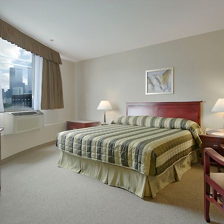 Hotel Super 8 By Wyndham Downtown Toronto Exterior foto