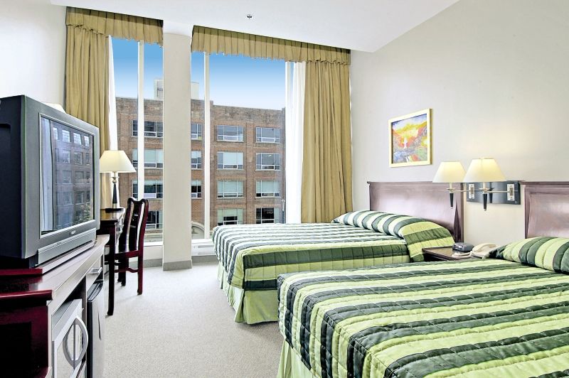 Hotel Super 8 By Wyndham Downtown Toronto Exterior foto