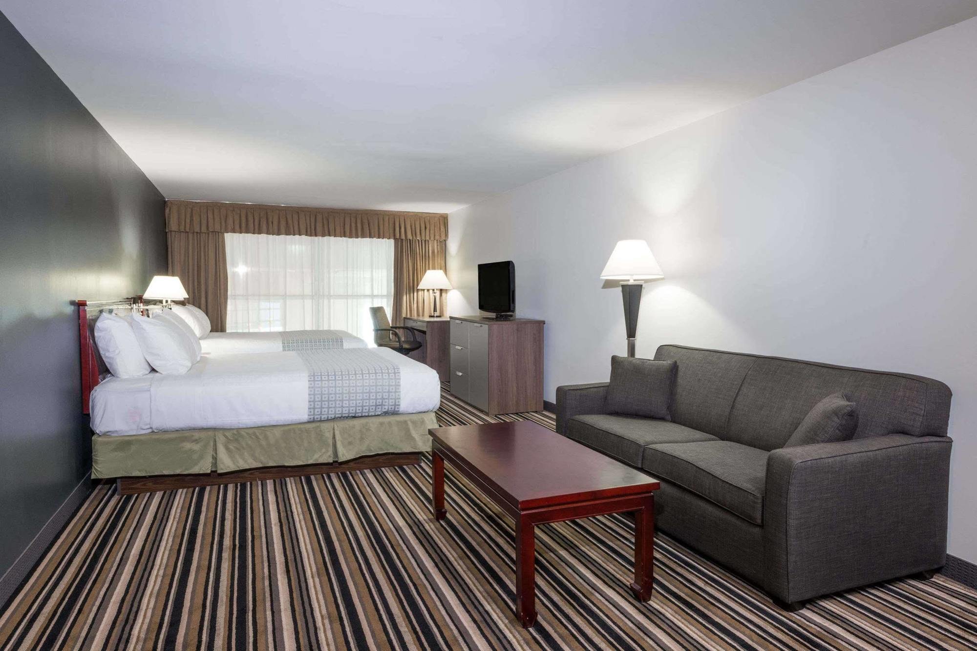Hotel Super 8 By Wyndham Downtown Toronto Exterior foto