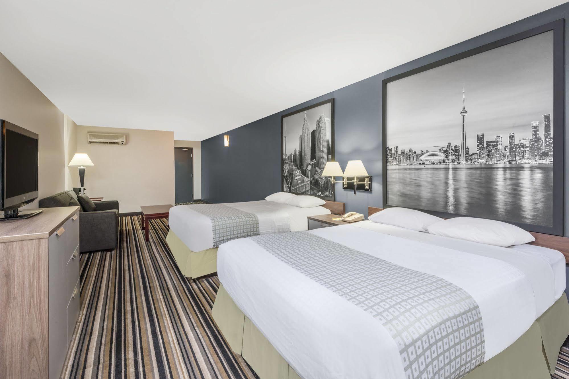 Hotel Super 8 By Wyndham Downtown Toronto Exterior foto