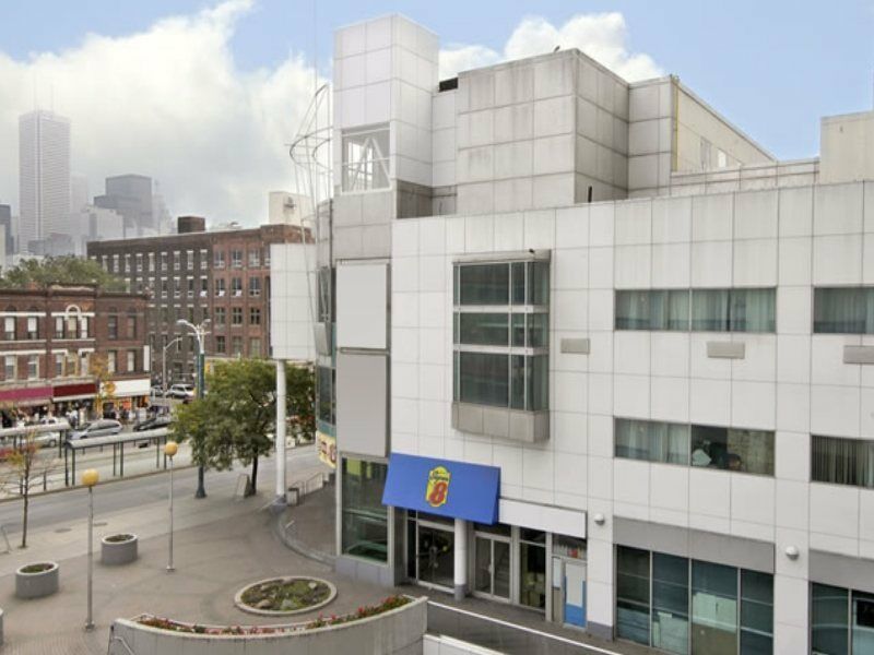 Hotel Super 8 By Wyndham Downtown Toronto Exterior foto